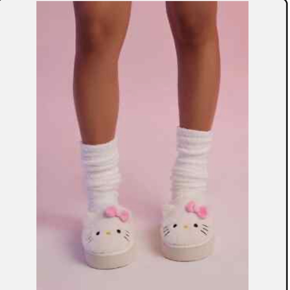 New hello kitty plush slippers